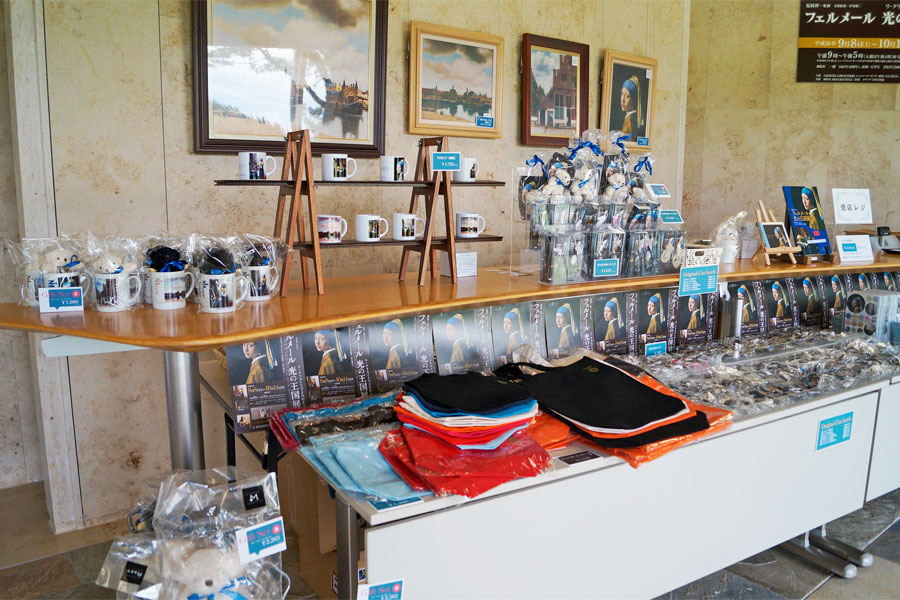 展示会限定のグッズを販売